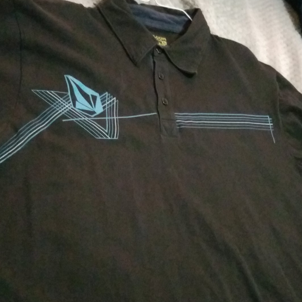 Volcom polo  vintage in great condition in black